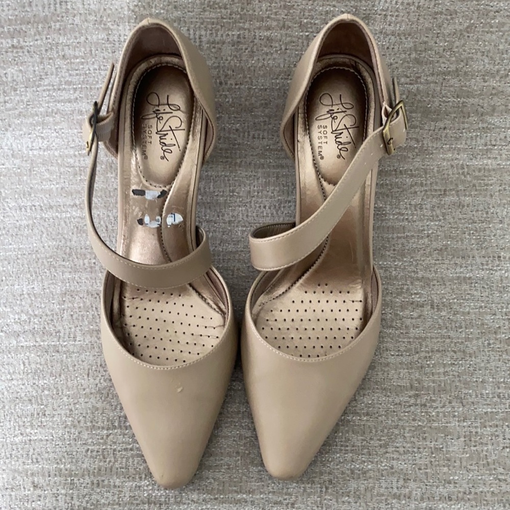 Life Stride soft system tan pumps. size 8.5 M